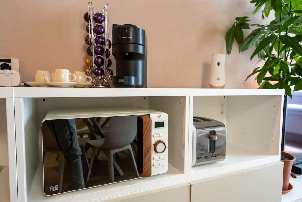 Apartamento Del 1400 Nel Cuore Del Centro Storico A 2 Min Dal Porto E Con 2 Bici Gratuite Como
