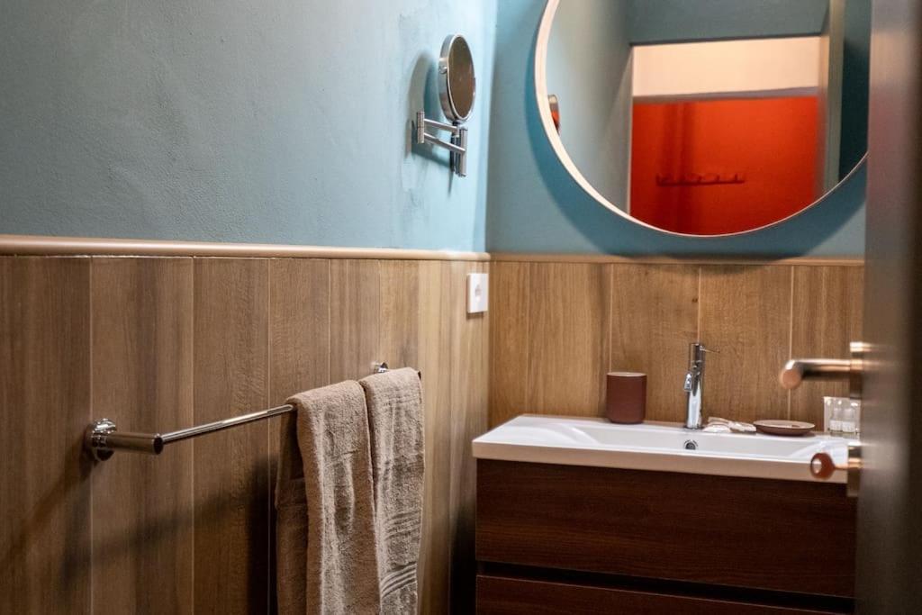 Apartamento Del 1400 Nel Cuore Del Centro Storico A 2 Min Dal Porto E Con 2 Bici Gratuite Como