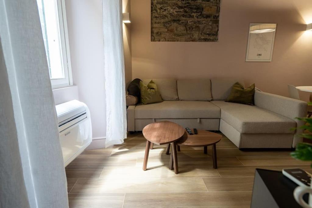 Apartamento Del 1400 Nel Cuore Del Centro Storico A 2 Min Dal Porto E Con 2 Bici Gratuite Como