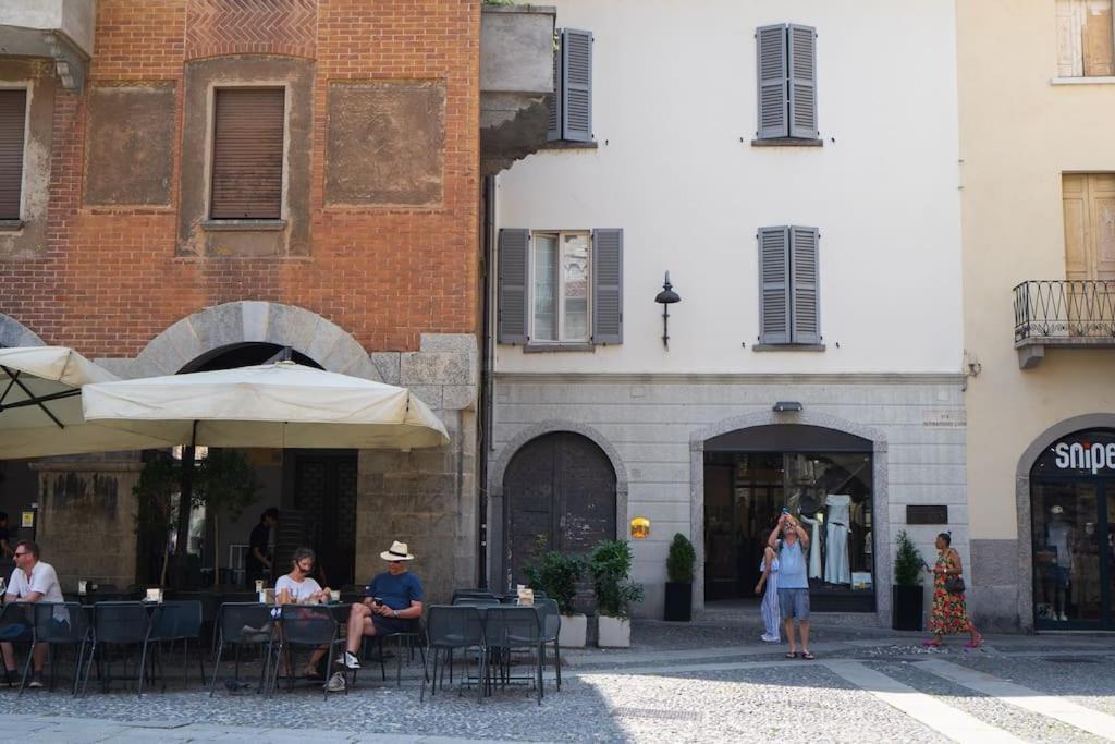 Apartamento Del 1400 Nel Cuore Del Centro Storico A 2 Min Dal Porto E Con 2 Bici Gratuite Como